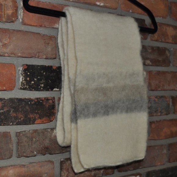 Vintage Hilda IVORY Grey Stripe Thick 100% WOOL KNIT WINTER Scarf ICELAND MINT - Picture 1 of 4